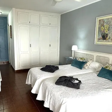 Radazul Apartment By The Water, Cleaning Included شقة *